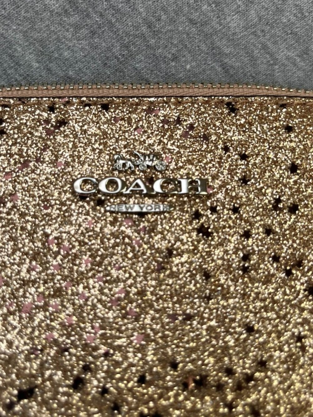 NWOT, Coach Gold Star Glitter Wristlet - Picture 10 of 10